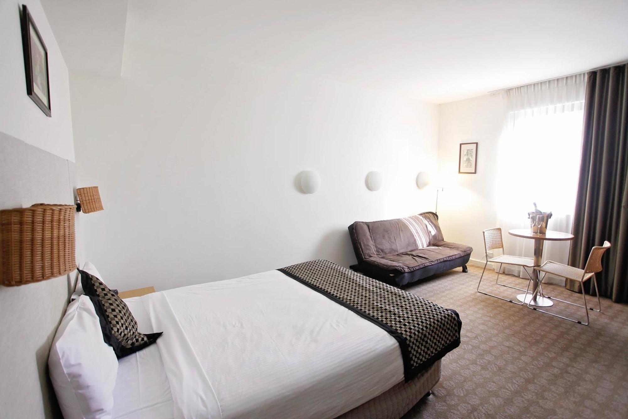 Golden Pebble Hotel Wantirna Habitación foto