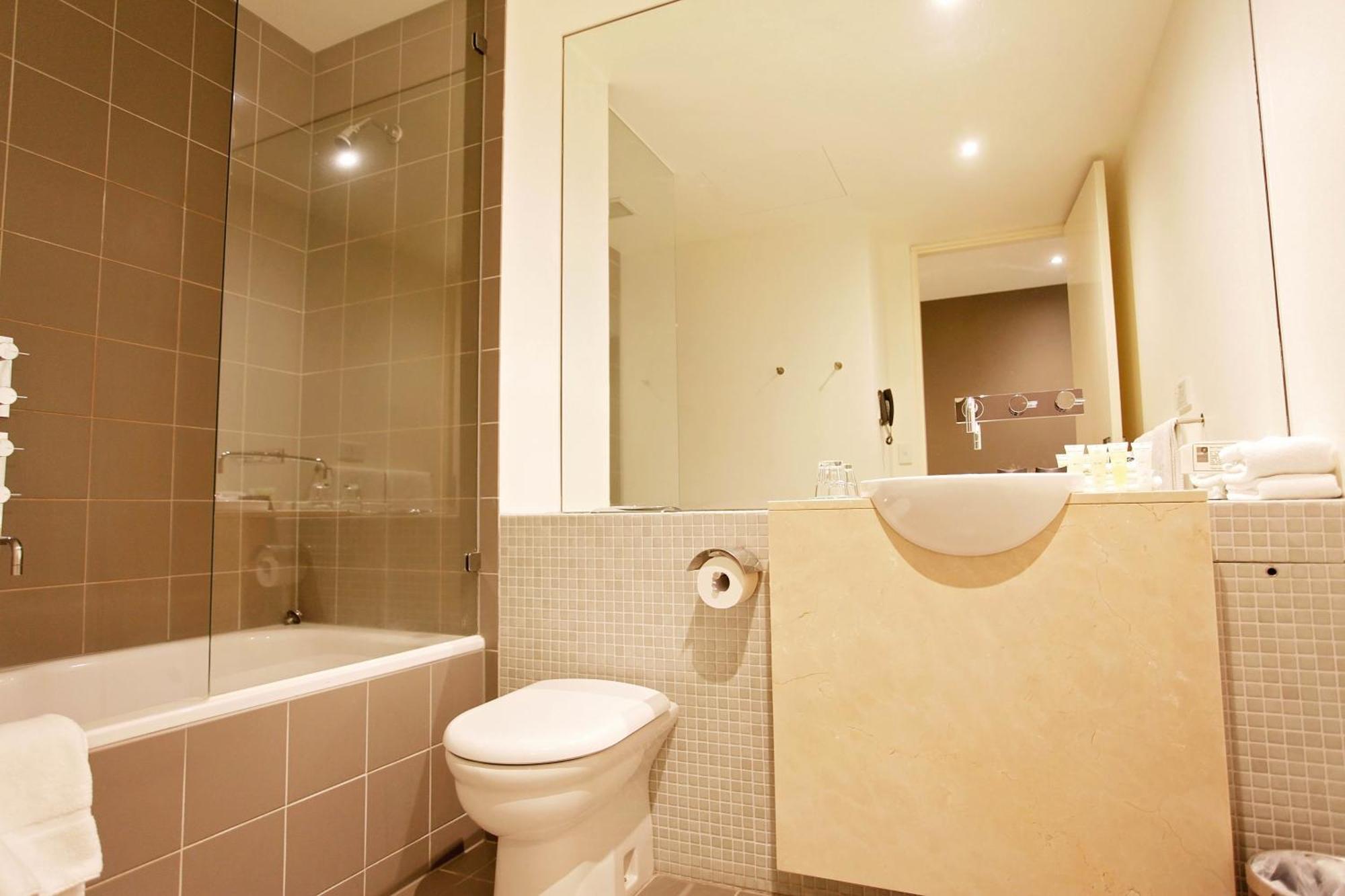 Golden Pebble Hotel Wantirna Habitación foto